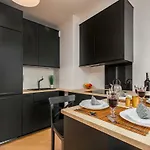 Comfortable Apartment With Parking Near Progresja Music Club