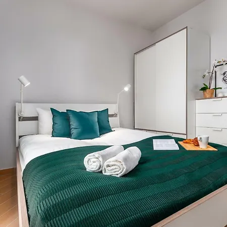 Comfortable Apartment With Parking Near Progresja Music Club Lejlighed