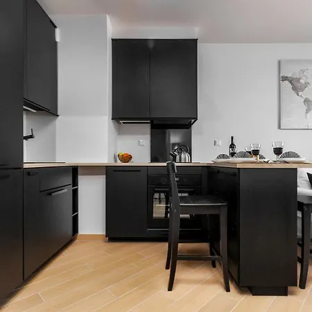 Comfortable Apartment With Parking Near Progresja Music Club * Warszawa