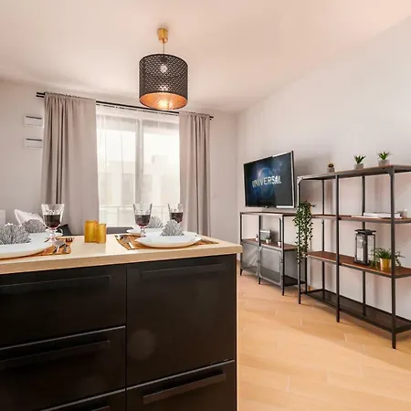 Apartments Jana Kazimierza 50 by Renters *